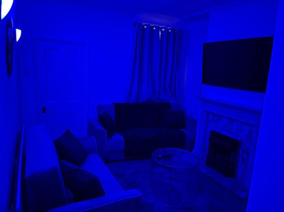 3 Bedrooms Comfortable Home With Jacuzzi Hot Tub Sleeps 10 Leicester Bagian luar foto